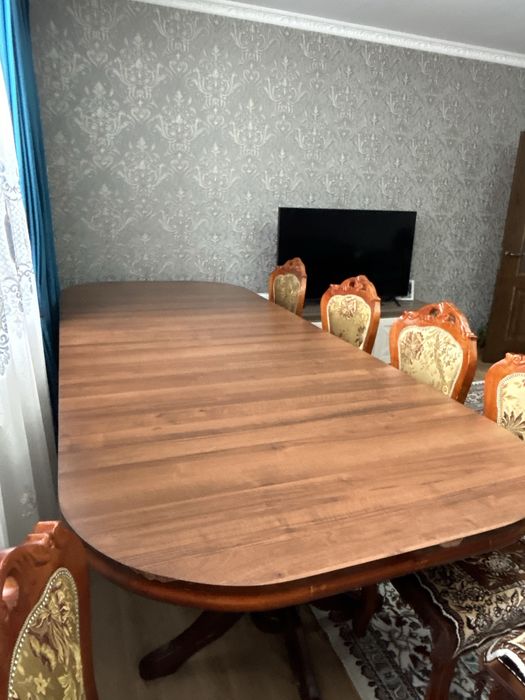 Стол со стульями из натурального дерева