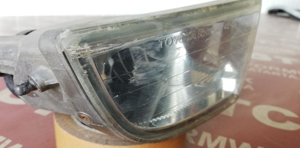 Десен и ляв халоген Toyota Rav4 XA20 (2000-2004)