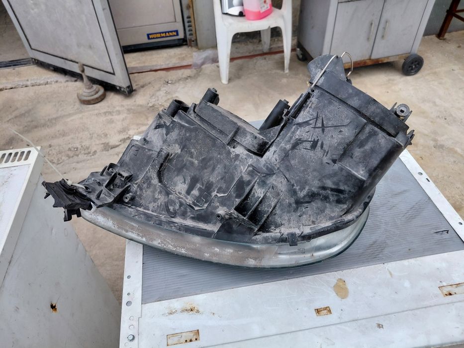 Десен фар за VW touran/caddy 2004-2010г