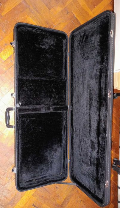 Куфар за електрическа китара