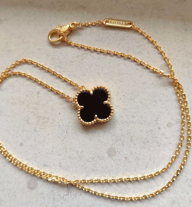Дамско колие с детелина от черен оникс на Van Cleef & Arpels VCA