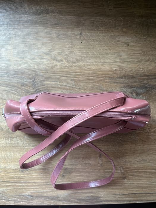 розова чантичка.