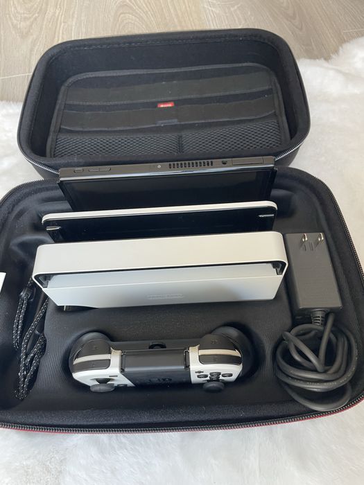NINTENDO SWITCH Oled gen 1 in stare perfecta +jocul Cult of the Lamb