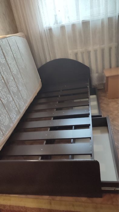 Кровать полуторная