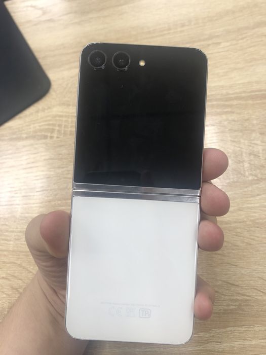 Samsung Galaxy Z flip 5 256/8gb(TM79)