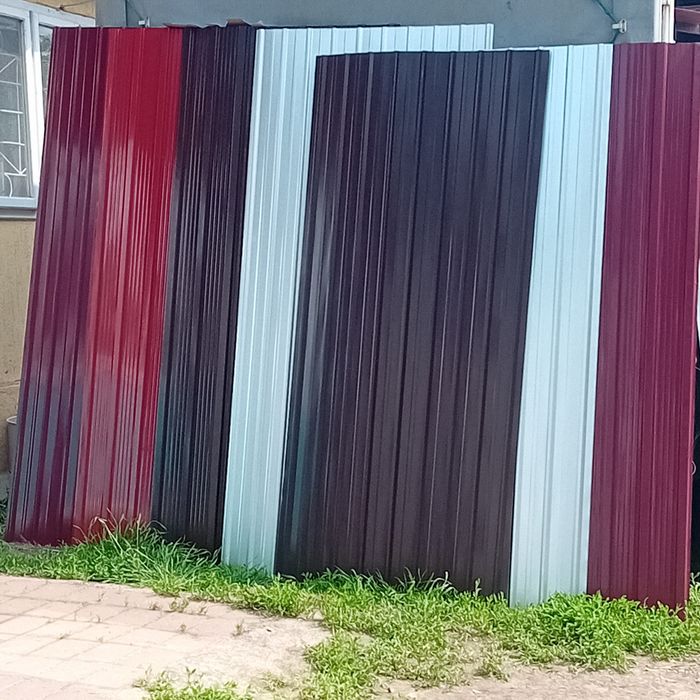 Tablă de  garduri și acoperiș