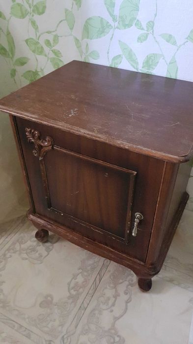 Два шкафа.  Две Тумбочки.