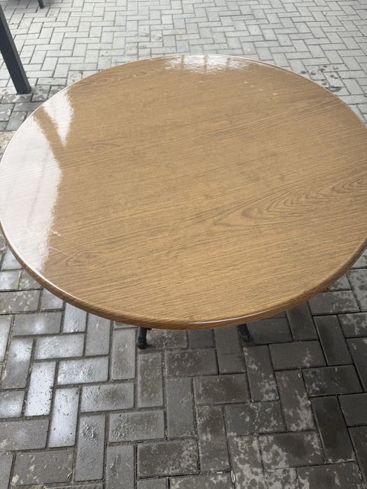 Стол в хорошем состояний