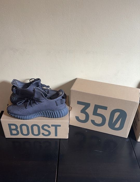 Adidasi yeezy 350 gri