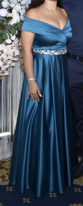 * Vand rochie ocazie *