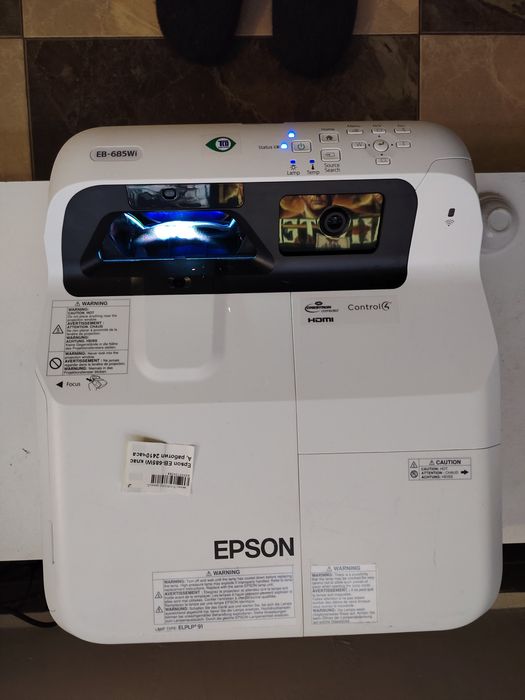 epson eb-685wi 4к ust  ултра късофокусен проектор