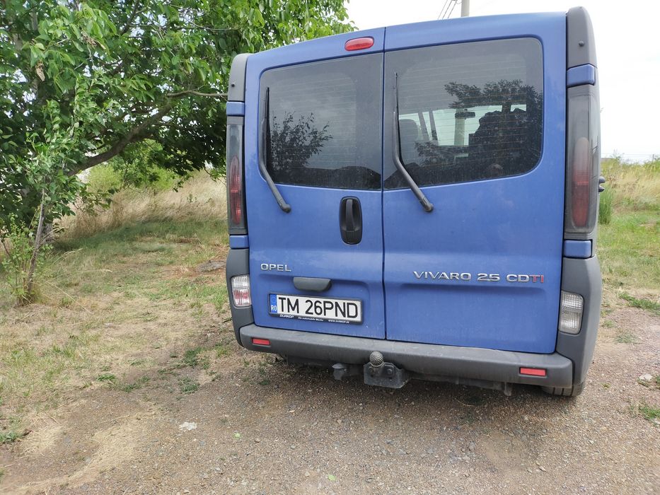 Vând Opel Vivaro