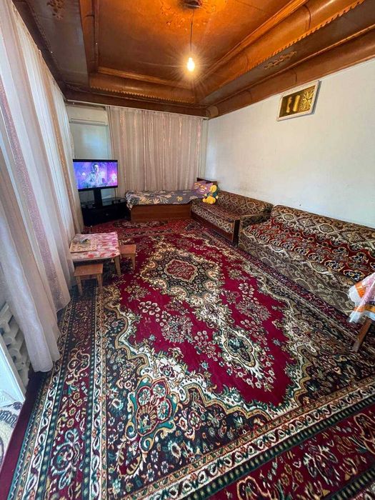 Зудлик билан ховли сотилади 6 сотих барча шароити бор яшаб турилган