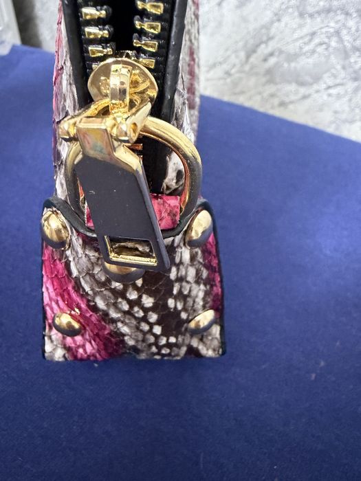 Платок FENDI оригиналь,сумочка .