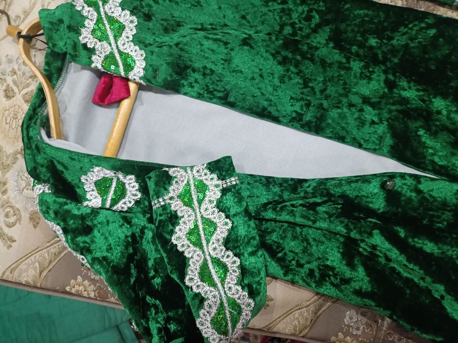 Продаём национальный костюм