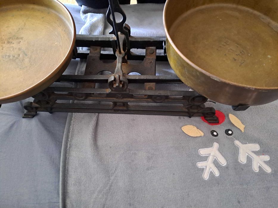 Balanță cântar de bucătărie bronz turnat alamă anii 1950