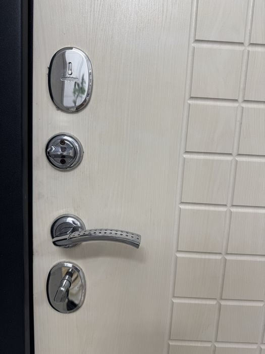 Продам входную дверь