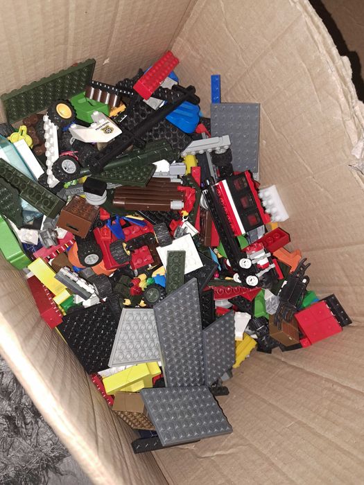 Cutie Piese Lego4kg 63 Omuleti De Colectie accesori arme 30 Asamblate 