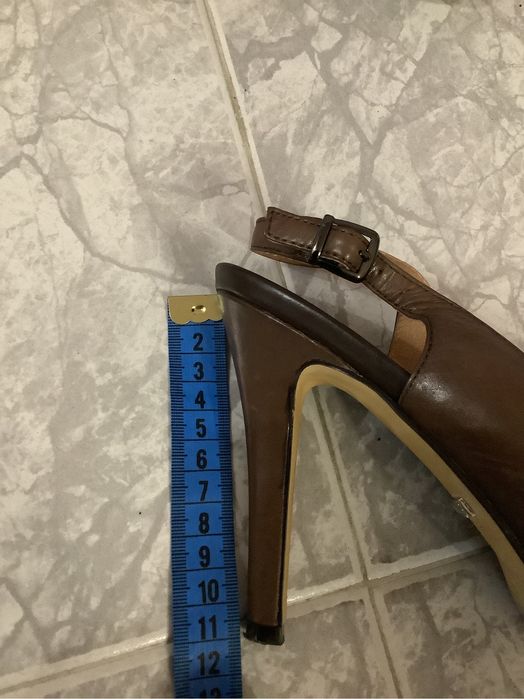 Чисто нови елегантни сандали