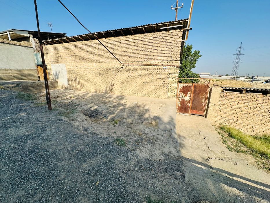 Srochno Sotiladi. 3 sotik 3 xona uyi bor qoshimcha 1 sotik bor