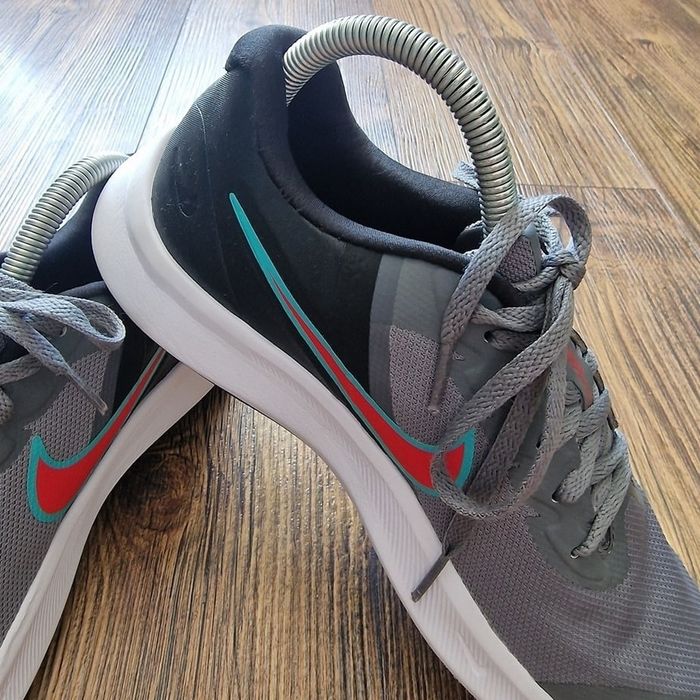 Страхотни дамски маратонки NIКЕ номер
40ти,без забележки, като нови ,