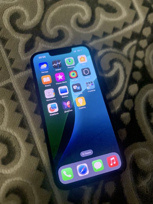 Продам iPhone 13