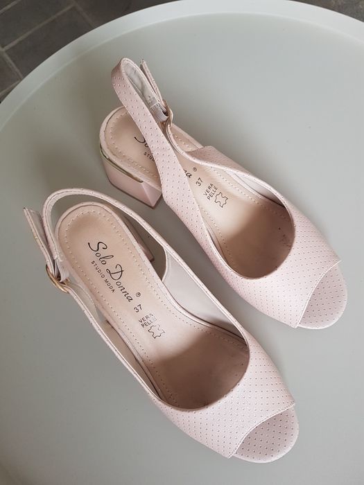 Sandale elegante.
