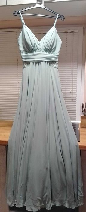 Дълги рокли + къса червена рокля с голи рамене