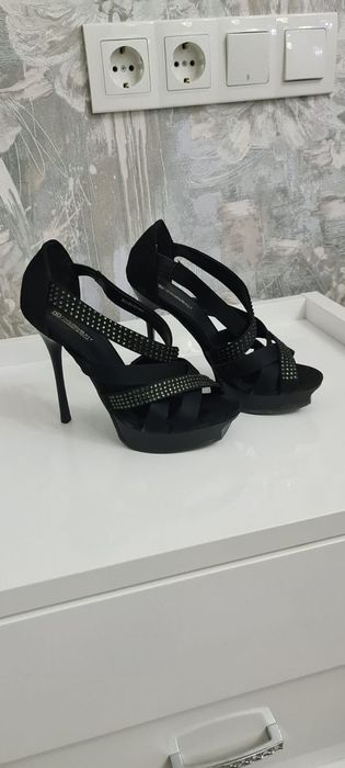 Продам босоножки 37р