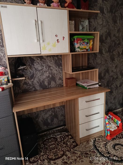 Продается компьютерный стол срочно в идеальном состоянии. Киргили