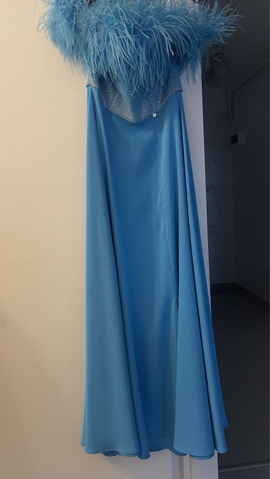 Rochie din pene si cristale