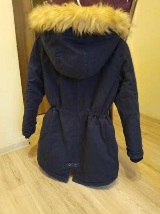 Vând geaca de iarna pt fetițe mărimea 146-152, vârsta 10-12 ani
