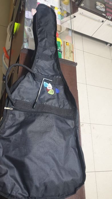 Продам электрогитару Smiger