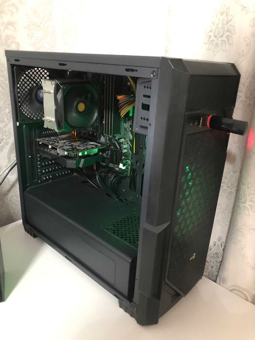 Корпус AeroCool с 2 кулерами