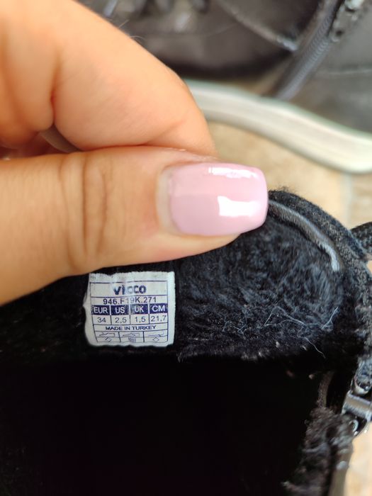 Детски обувки, момче и момиче