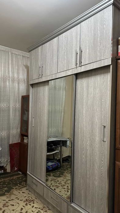 Шифанер мебел сотилади