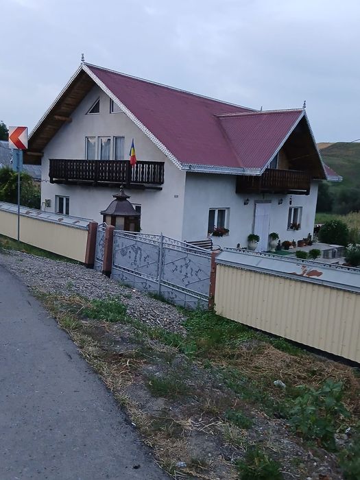 0753549640  Vând casa zona Zaharesti(centru) 15km de Suceava, 15-20 min de suceava