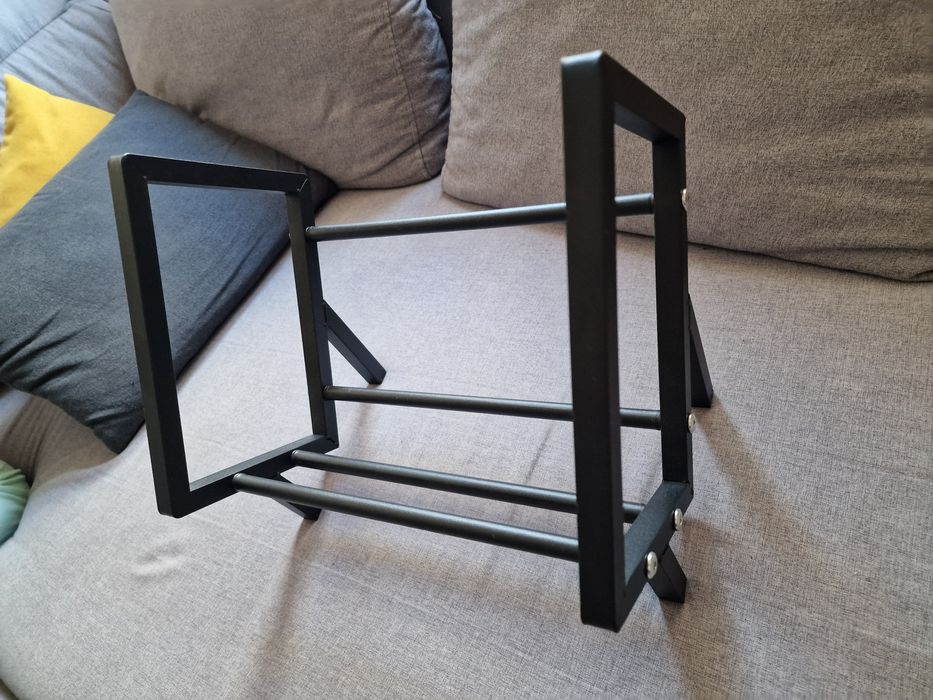 Метална етажерка за книги Мечето Бизи