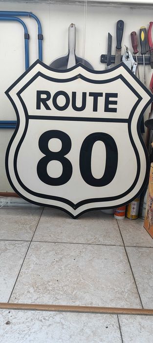 Рокерска радост,магистрален знак тип "Американски роуд" за декорация