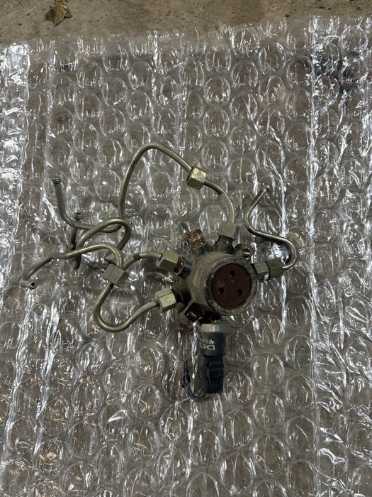 Renault Clio 1.5dci 2002 година Разпределител дюзи с датчик