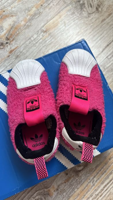 Adidas кроссовки (оригинал) 2000 тг
