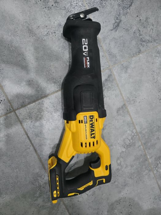 Продам сабельную пилу DEWALT DCS386