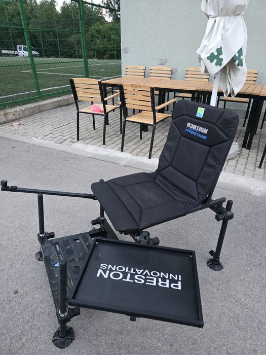 Vând ceaVând Set Scaun Preston Ignition Feeder Chair +  Feeder Arm + Tava laterala + podină 
Scaunul se află într-o stare bună.Se vinde doar in Bihor.