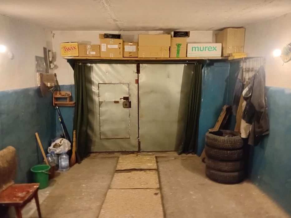 Продам  гараж  Восток- Прибор