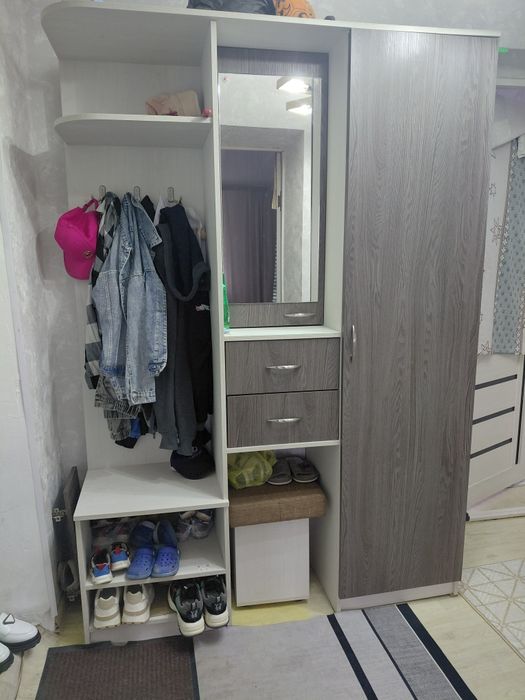 Продам шкаф в прихожую