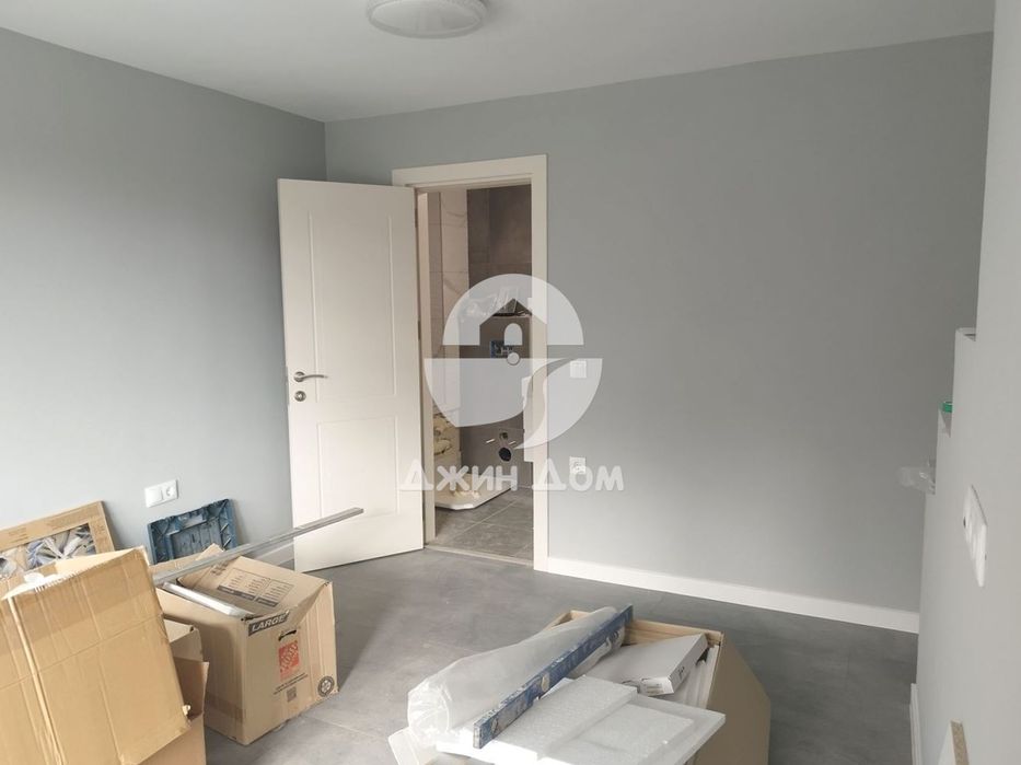 Просторна двуетажна къща в гр. Бяла