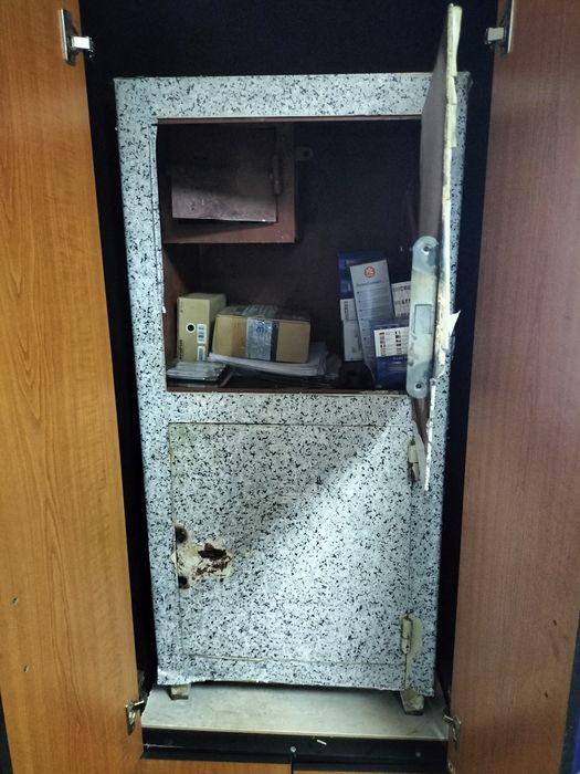 Продам металлический сейф (советский)