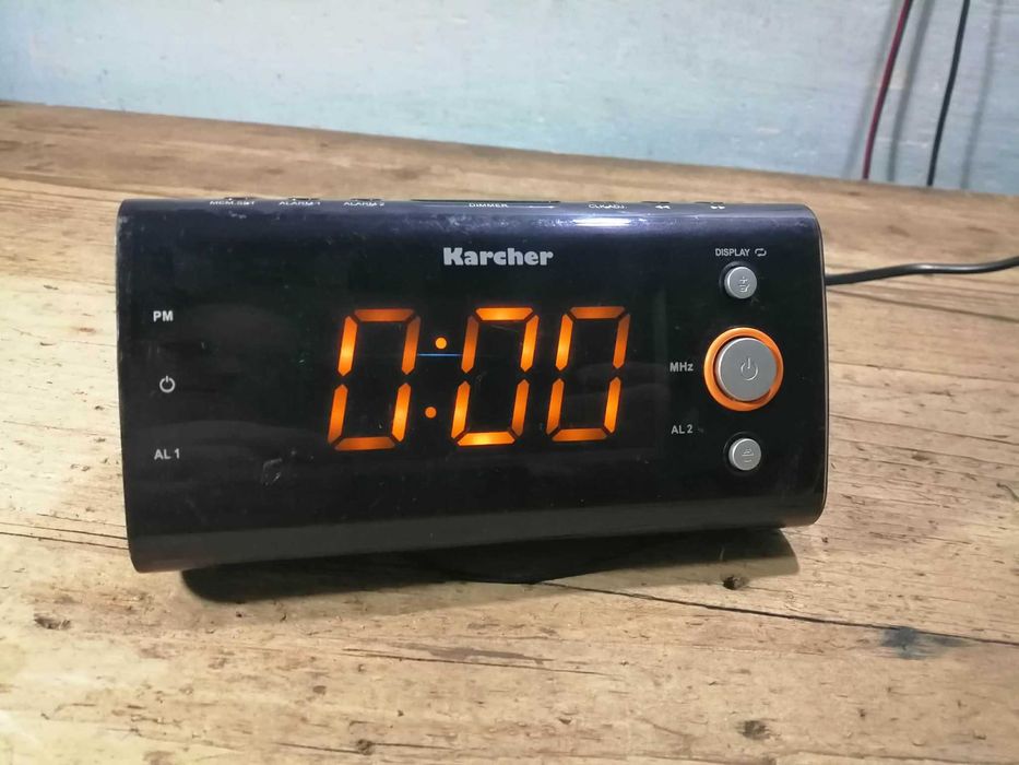 radio cu ceas si termometru digital KARCHER