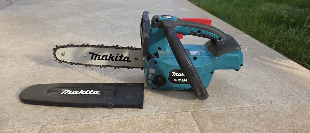 Drujba electrica / Fierastrau electric cu lant Makita DUC254Z, fara cablu, 18 V, lungime sina 25 cm. 3.3 kg