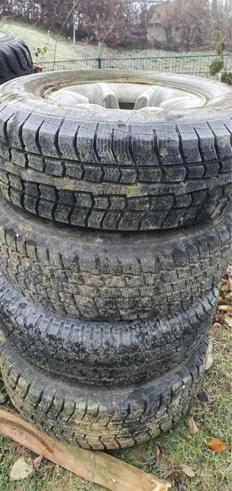 Vănd cauciucuri cu jante